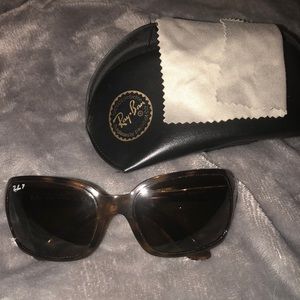 Women’s polarized raybans